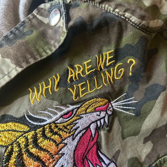 UNIF cropped camo why are we yelling tiger jacket size medium - Picture 5 of 5